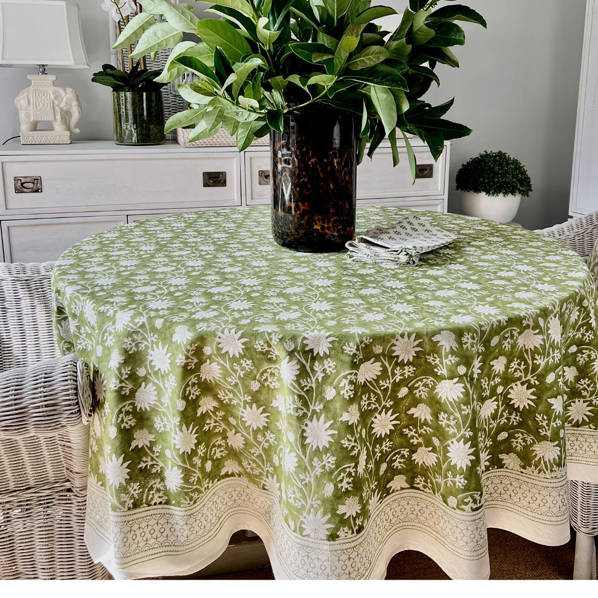 Flannel flower round tablecloth green ©