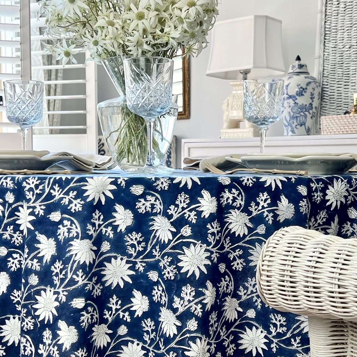 Flannel flower navy blue round tablecloth 180cm ©