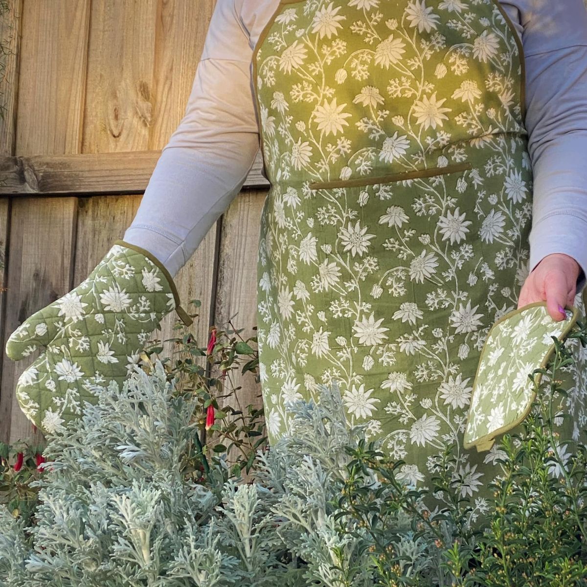 Oven mitts and aprons with Australian native hand block printed flannel floral pattern