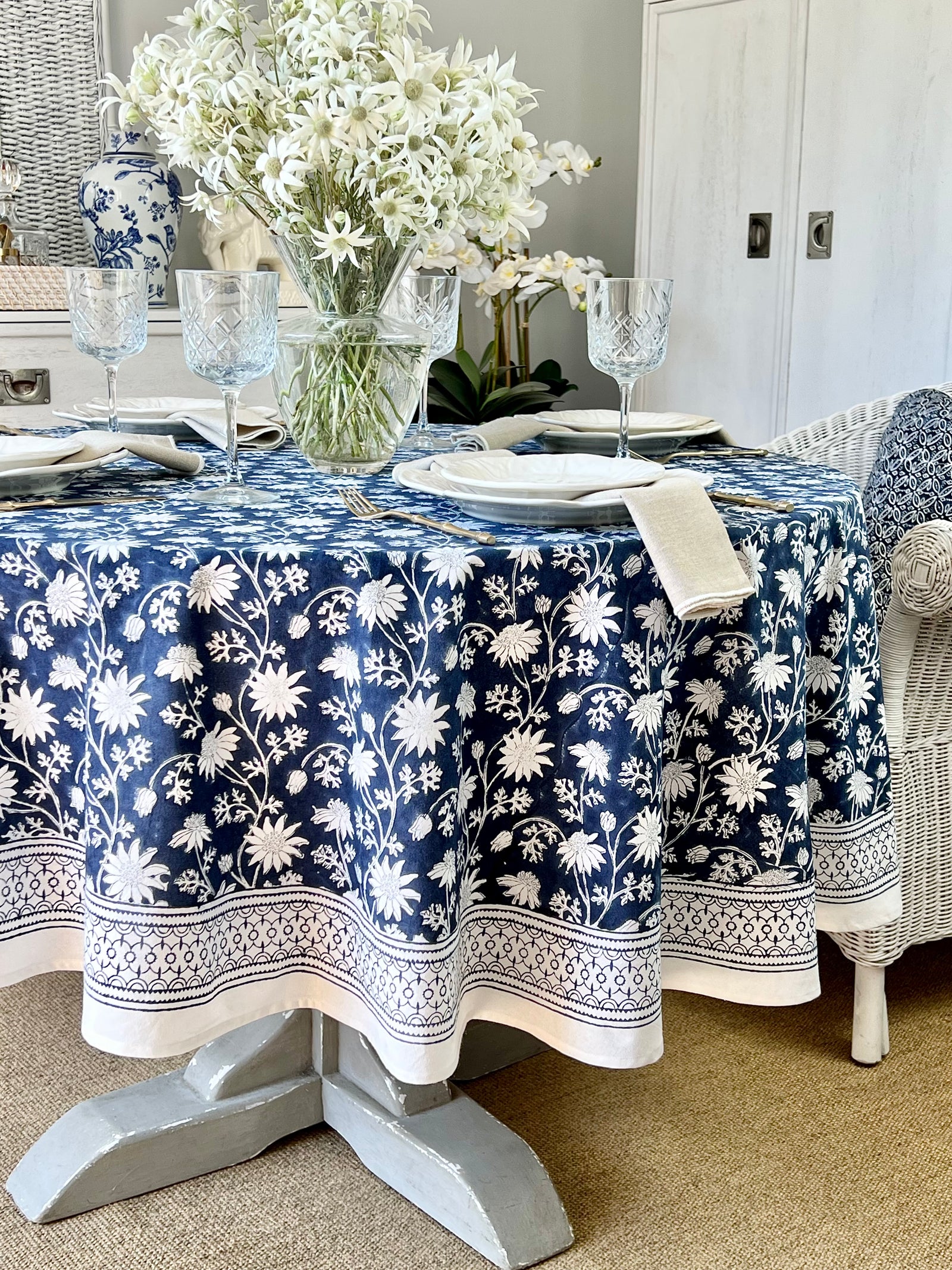 Flannel flower round tablecloth navy ©