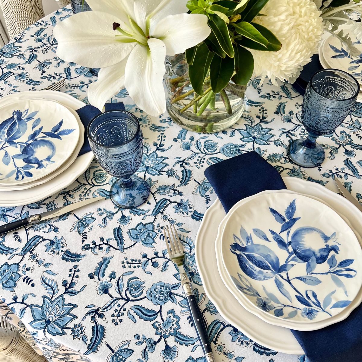 Chintz blue round tablecloth ©