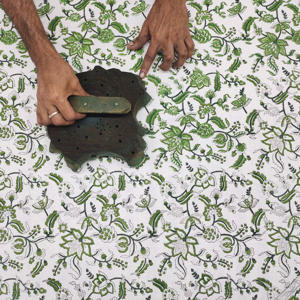 Chintz green square tablecloth ©