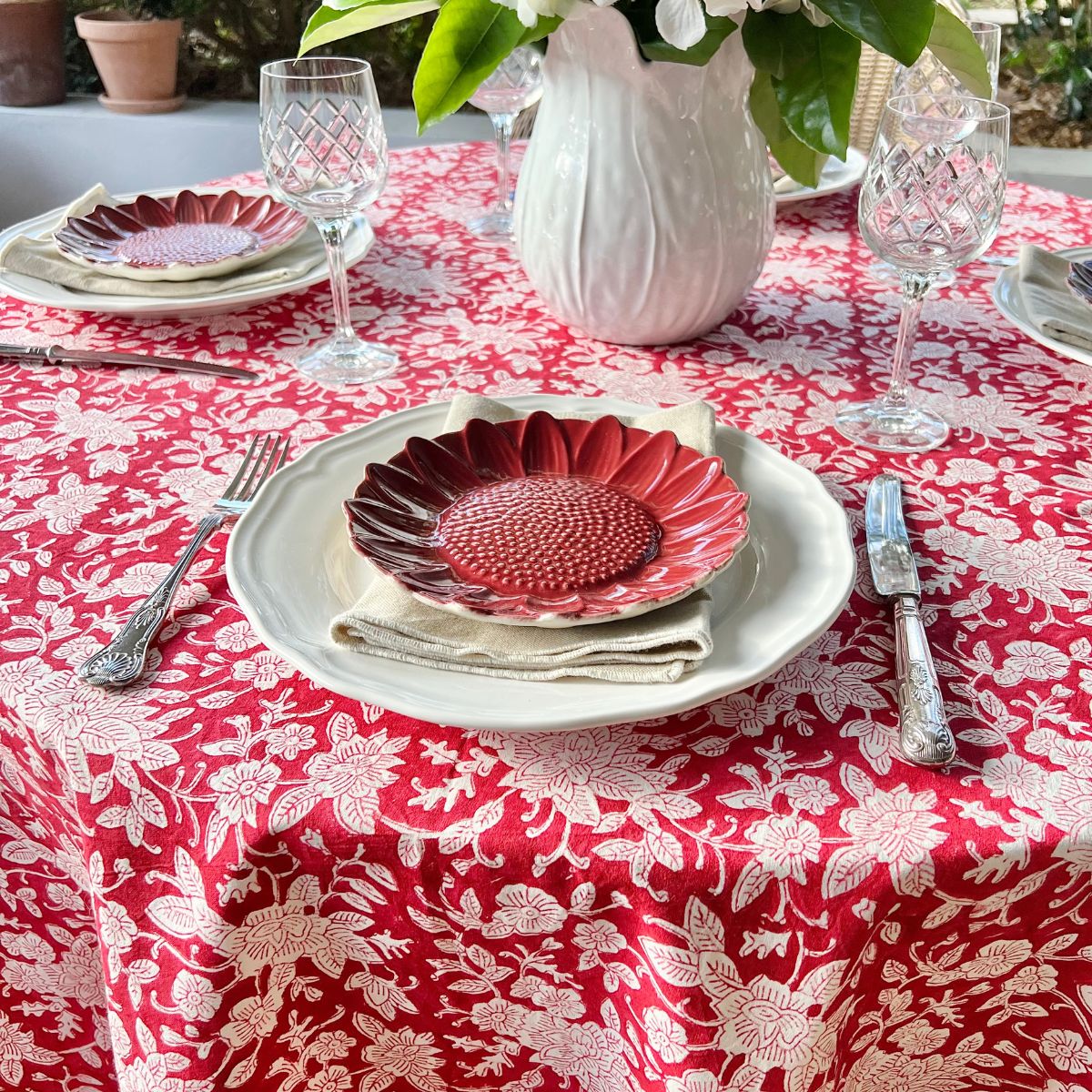 Carmen red and white round tablecloth