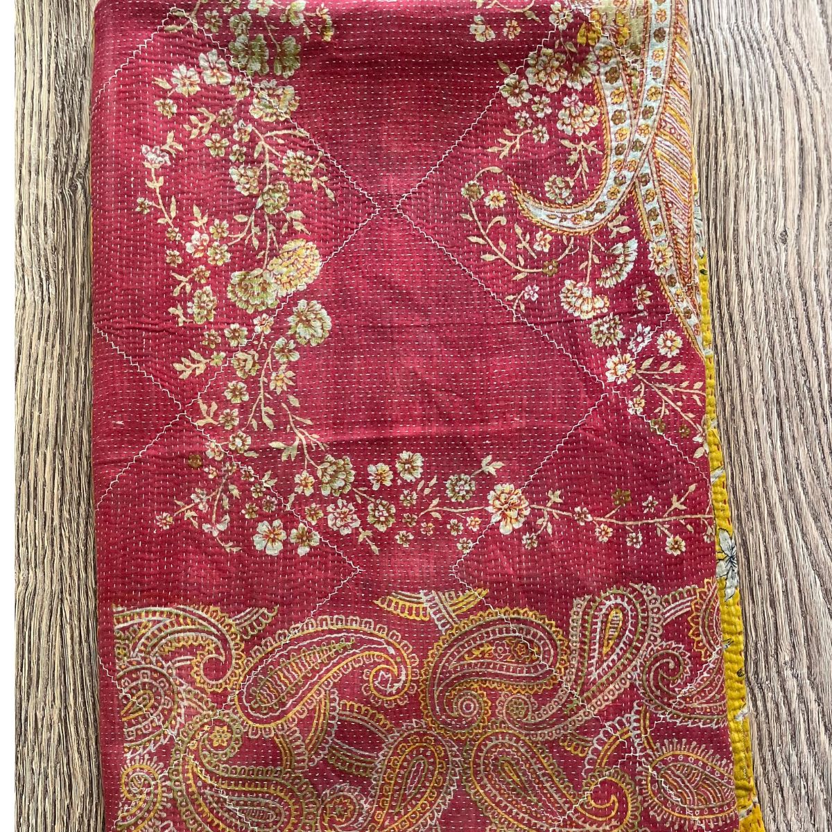 Vintage Kantha Quilt 2 - Pink paisley - Decor Mantra