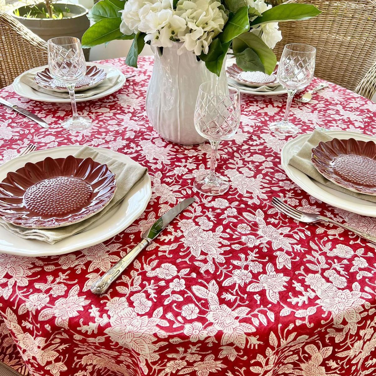 Carmen red and white round tablecloth