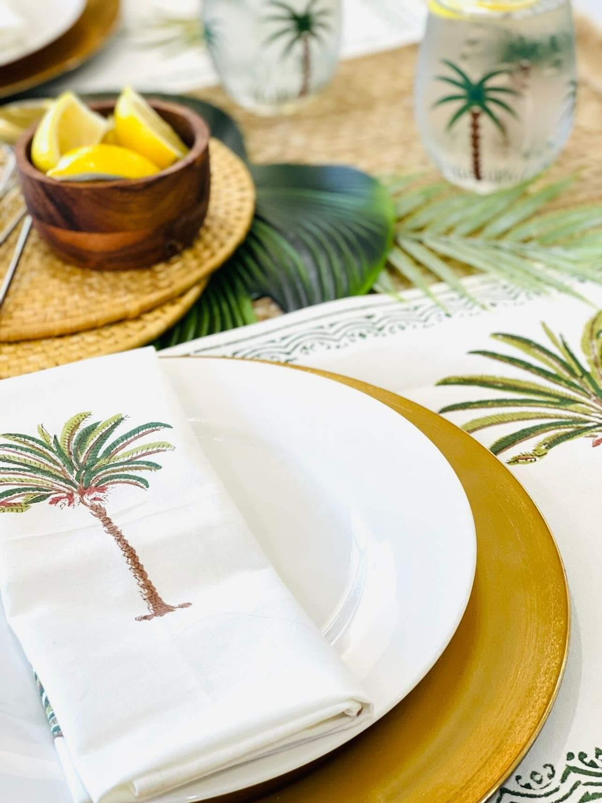 Green palm tree napkin set of 4, 18 x 18 inches, cotton fabric in coastal setting