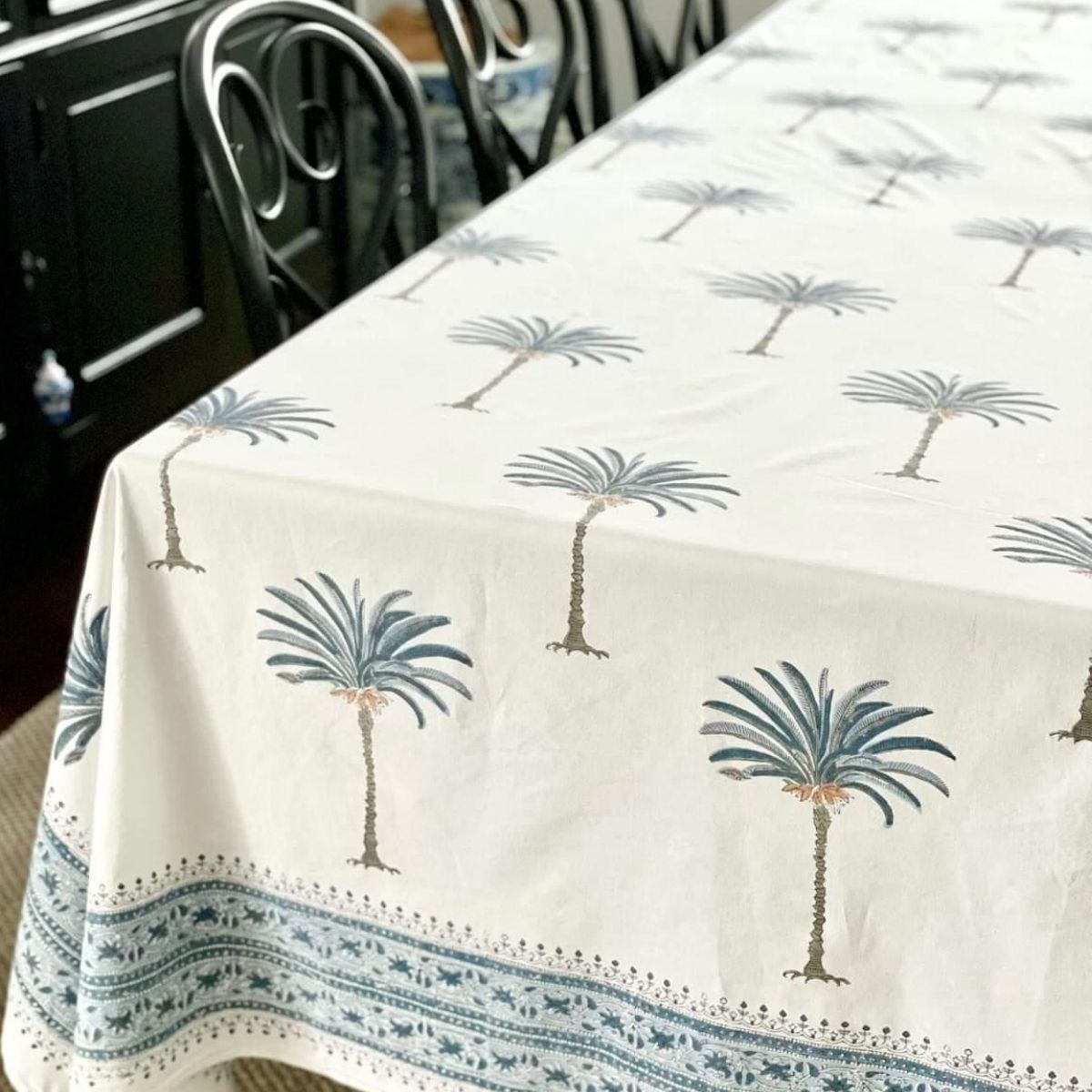 palm tree blue tablecloth
