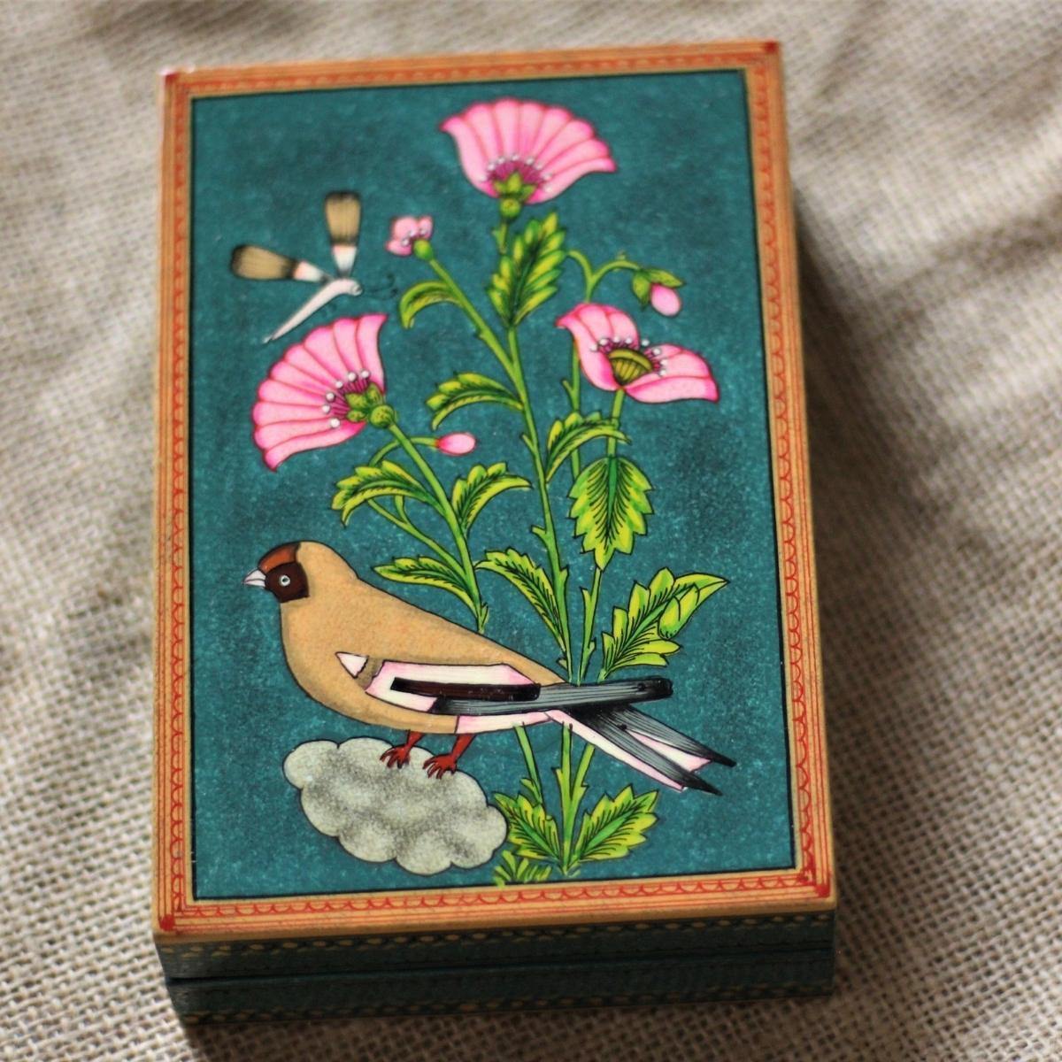 Hand-painted Blossom Green wooden keepsake box designed to store cherished memories, jewellery, photographs, and treasured keepsakes.