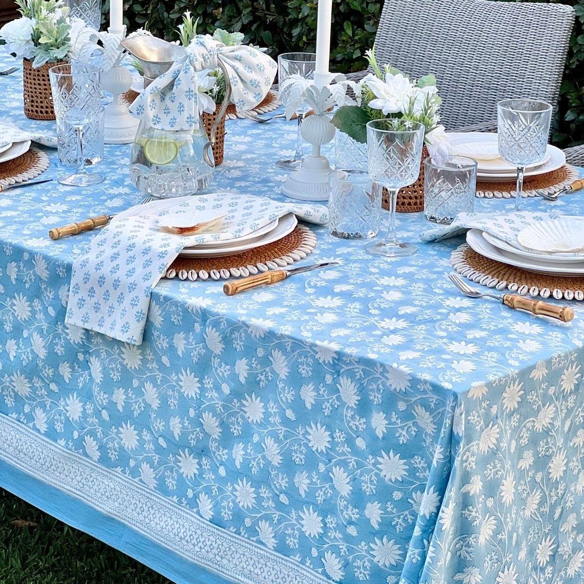 Flannel flower sky blue square tablecloth 180cm ©