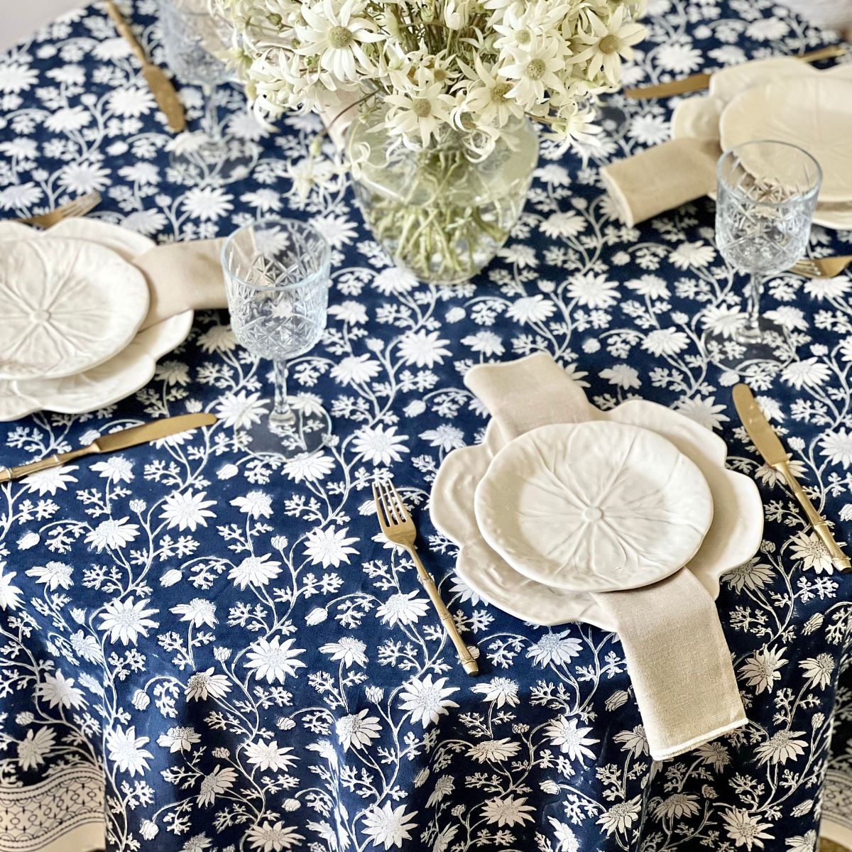 Flannel flower navy blue round tablecloth 180cm ©