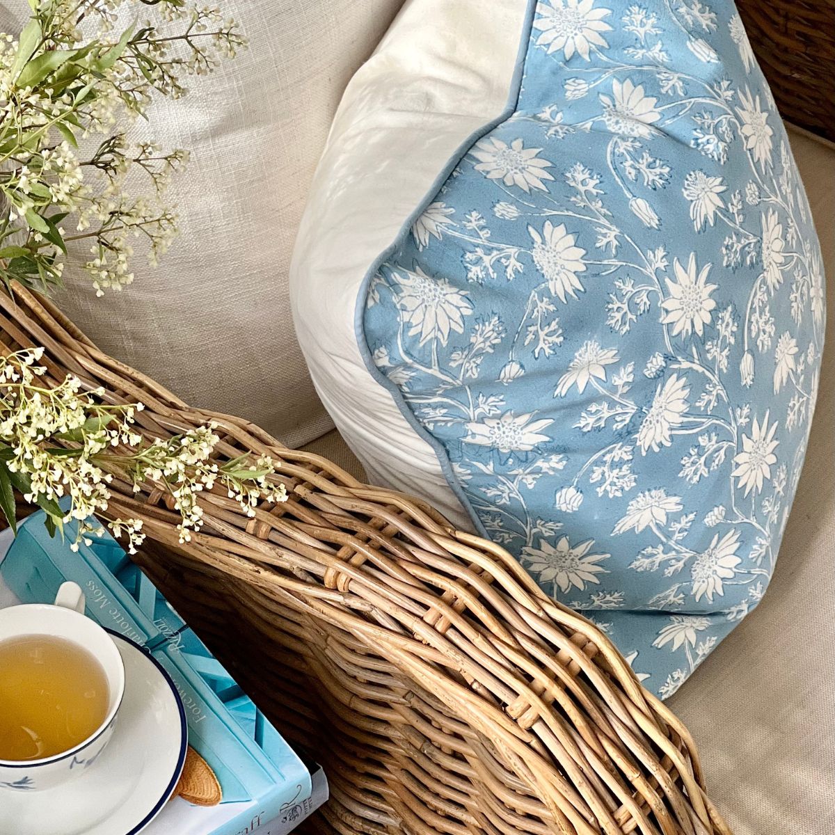 50 cm x 50 cm Blue flannel flower cushion cover