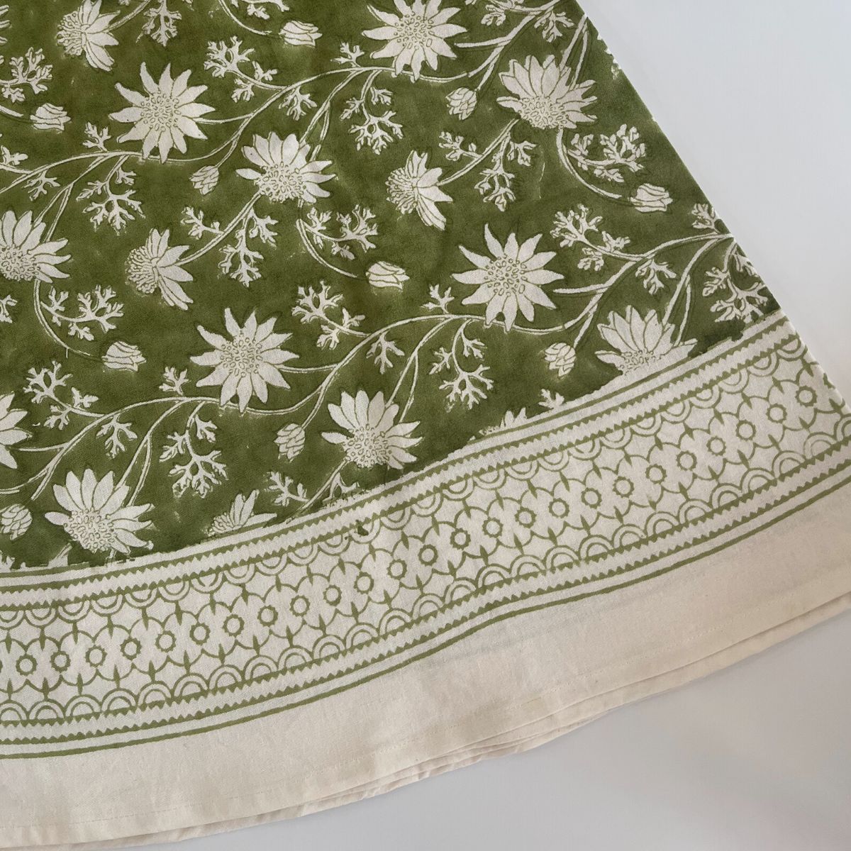 Flannel flower round tablecloth green ©