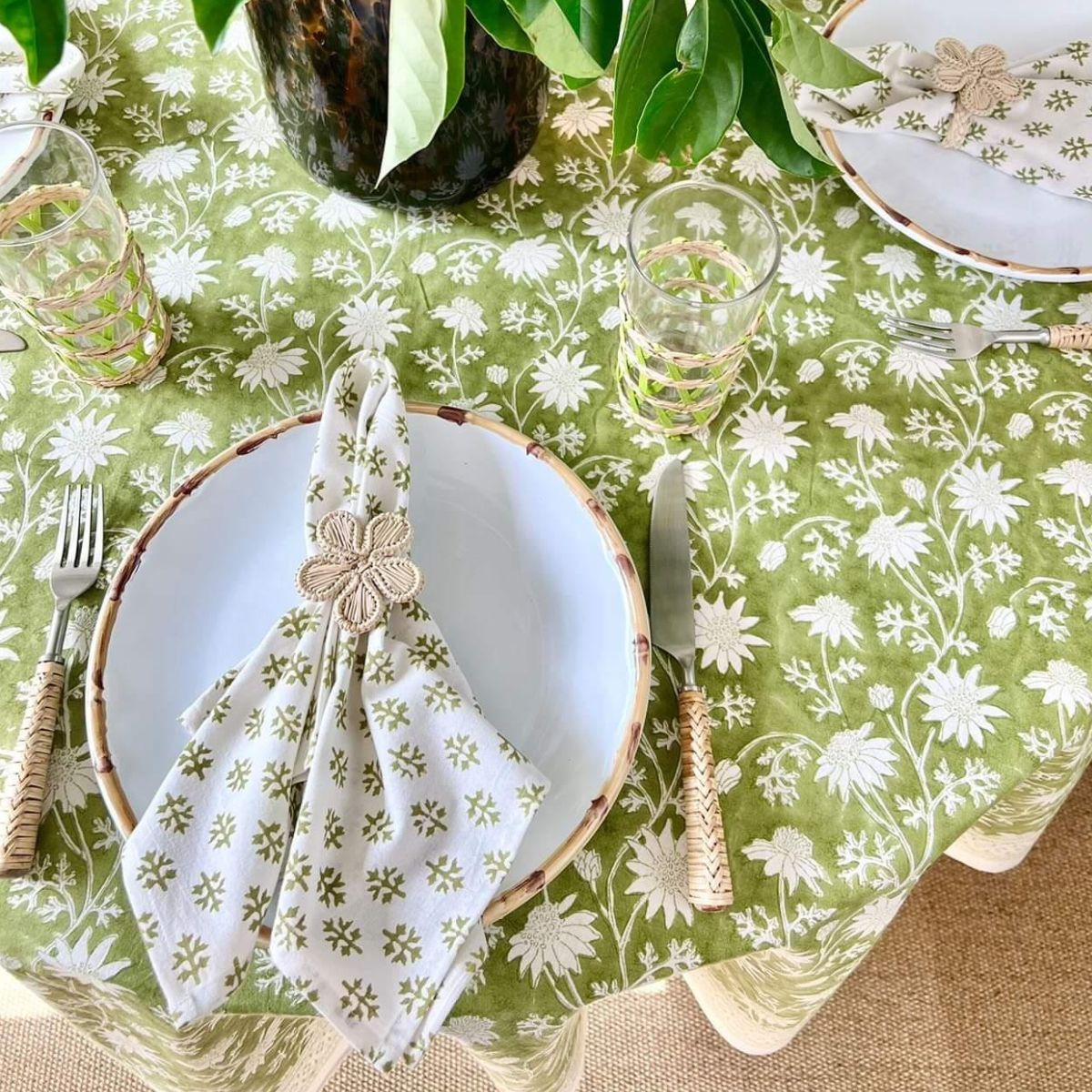 Flannel flower round tablecloth green ©