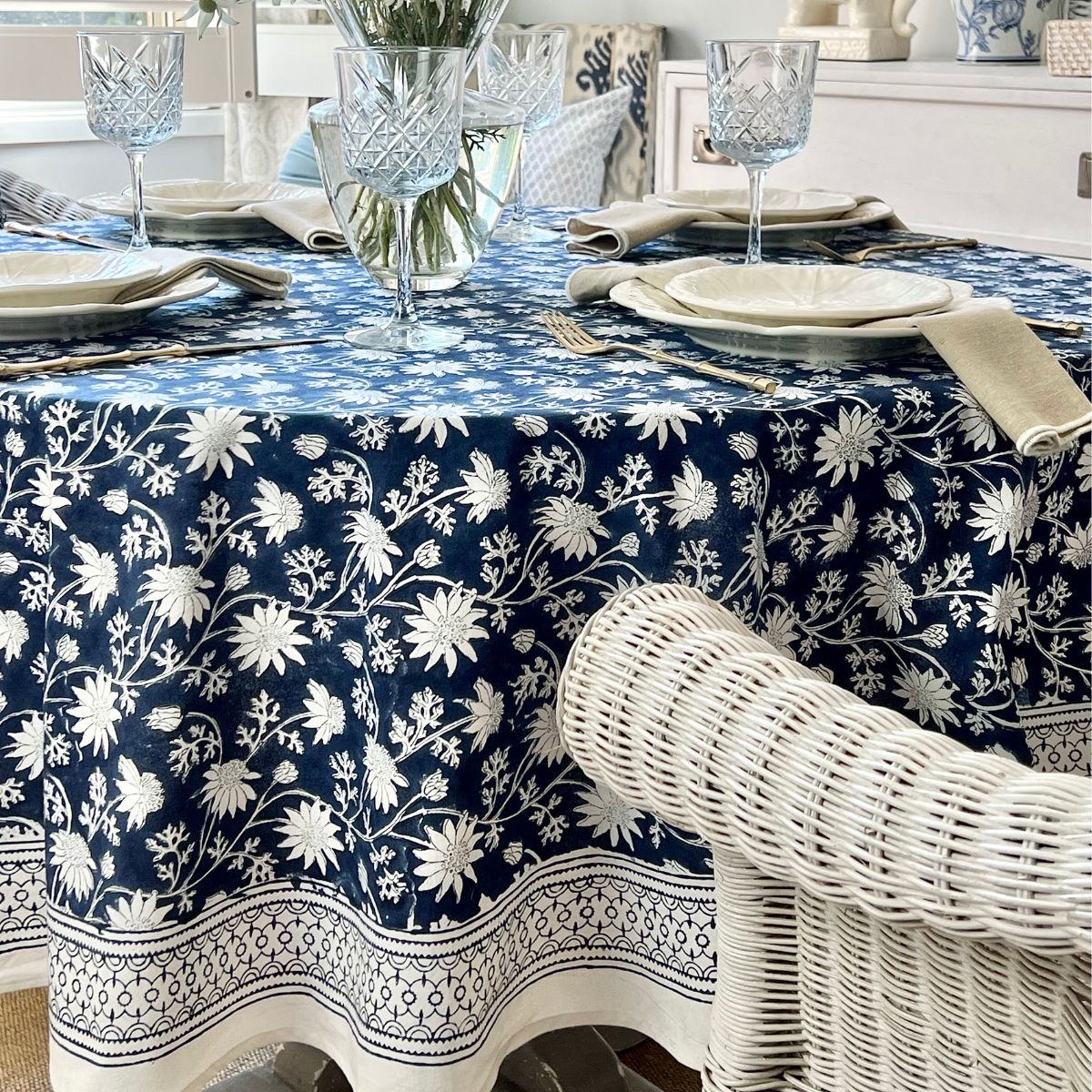 Flannel flower navy blue round tablecloth 180cm ©