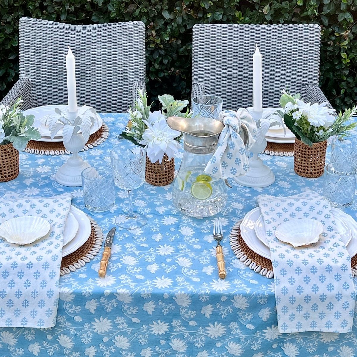 Flannel flower sky blue square tablecloth 180cm ©