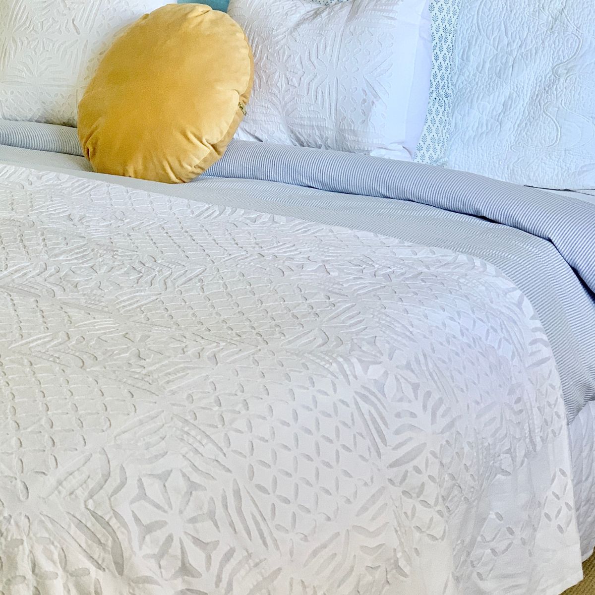 Applique white organdy cutwork cushion cover